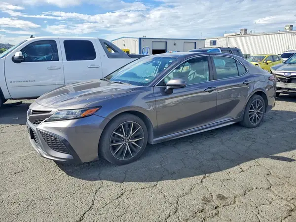4T1G11AK4MU545873 2021 TOYOTA CAMRY - Image 1