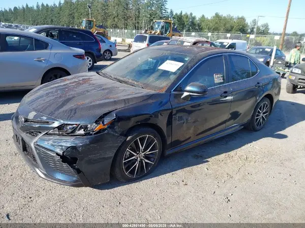 4T1G11AK4MU547722 2021 TOYOTA CAMRY - Image 2
