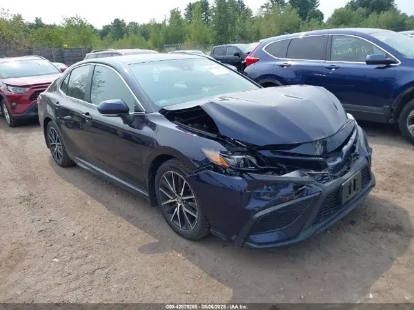 4T1G11AK4MU551561 2021 TOYOTA CAMRY - Image 1