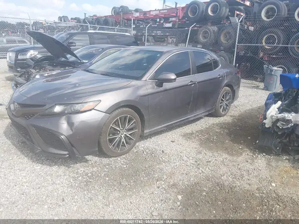 4T1G11AK4MU558946 2021 TOYOTA CAMRY - Image 2