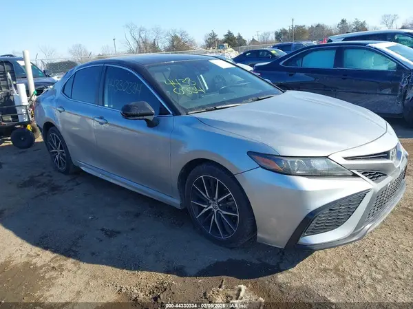 4T1G11AK4MU560292 2021 TOYOTA CAMRY - Image 1