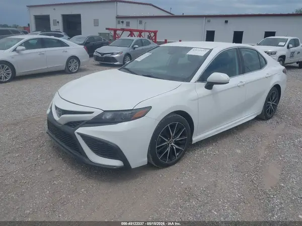 4T1G11AK4MU561720 2021 TOYOTA CAMRY - Image 2