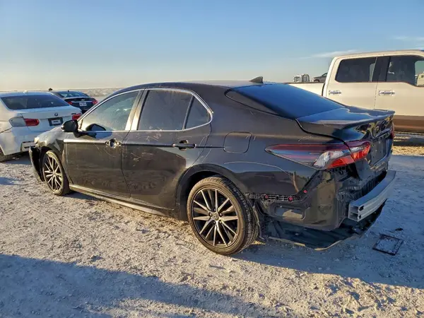 4T1G11AK4MU561894 2021 TOYOTA CAMRY - Image 2