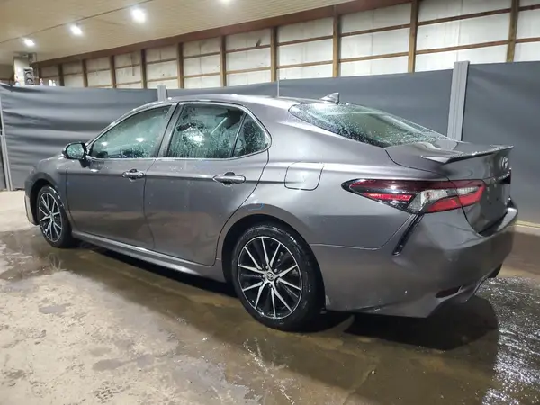 4T1G11AK4MU562267 2021 TOYOTA CAMRY - Image 2