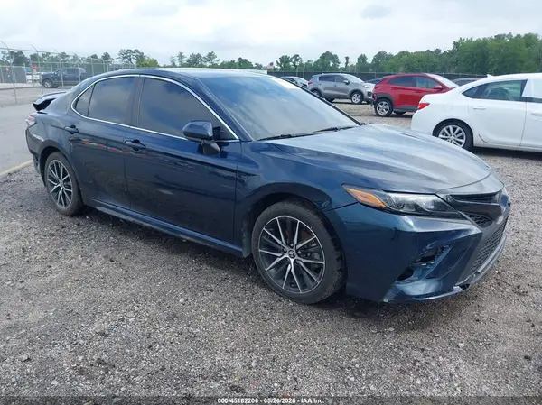 4T1G11AK4MU565010 2021 TOYOTA CAMRY - Image 1