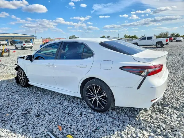 4T1G11AK4MU566917 2021 TOYOTA CAMRY - Image 2