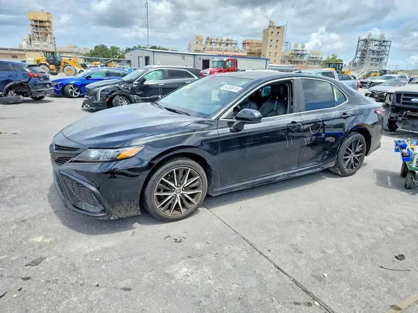4T1G11AK4MU570255 2021 TOYOTA CAMRY - Image 1