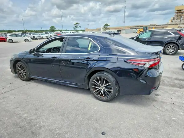 4T1G11AK4MU570255 2021 TOYOTA CAMRY - Image 2