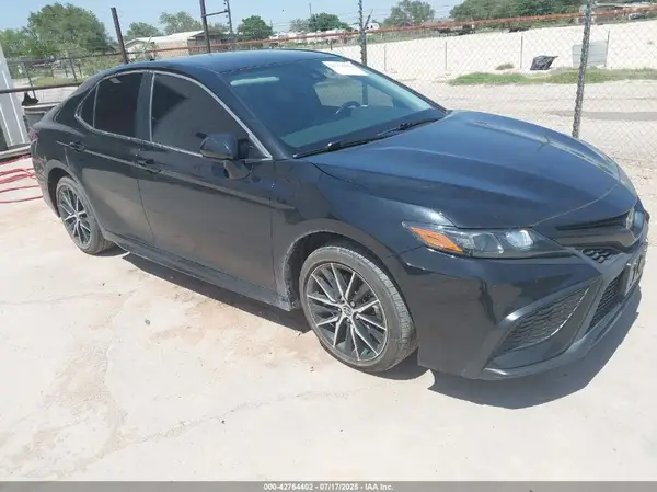 4T1G11AK4MU571714 2021 TOYOTA CAMRY - Image 1