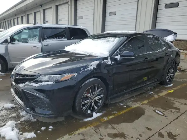 4T1G11AK4MU573107 2021 TOYOTA CAMRY - Image 1
