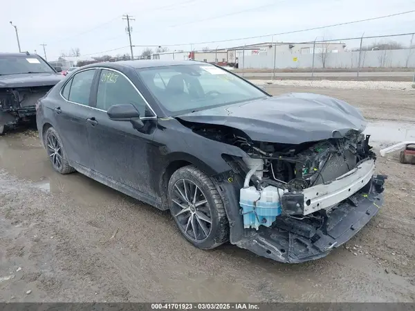 4T1G11AK4MU573284 2021 TOYOTA CAMRY - Image 1