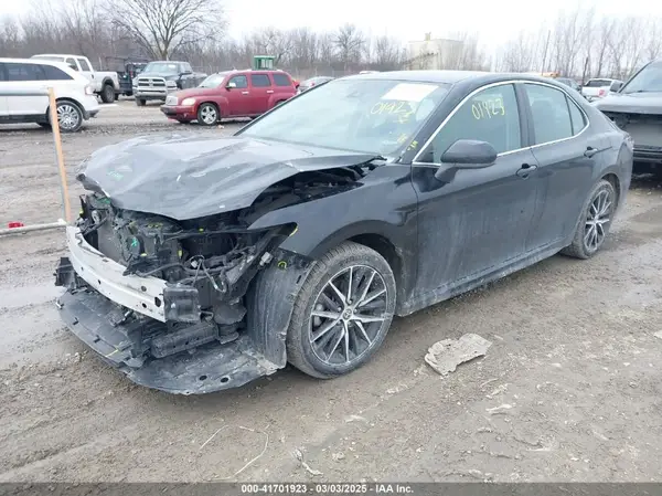 4T1G11AK4MU573284 2021 TOYOTA CAMRY - Image 2