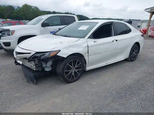 4T1G11AK4MU577920 2021 TOYOTA CAMRY - Image 2