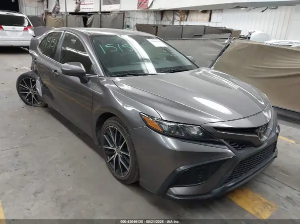 4T1G11AK4MU578615 2021 TOYOTA CAMRY - Image 1