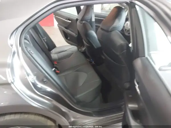 4T1G11AK4MU581756 2021 TOYOTA CAMRY - Image 8