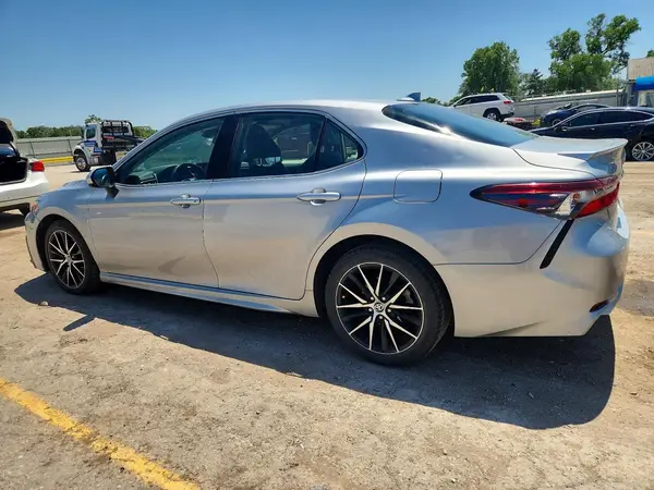 4T1G11AK4MU584057 2021 TOYOTA CAMRY - Image 2