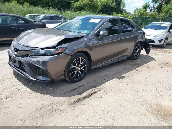 4T1G11AK4MU584608 2021 TOYOTA CAMRY - Image 2
