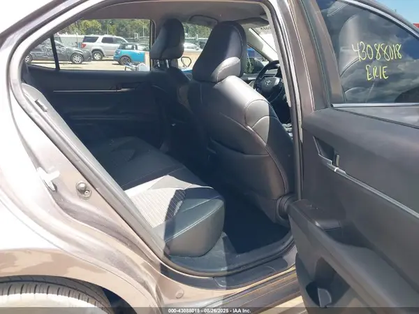 4T1G11AK4MU584608 2021 TOYOTA CAMRY - Image 8