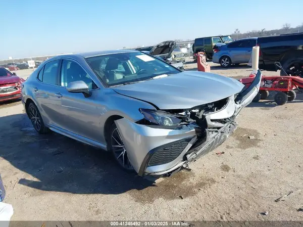 4T1G11AK4MU586004 2021 TOYOTA CAMRY - Image 1
