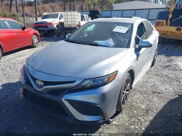 4T1G11AK4MU586262 2021 TOYOTA CAMRY - Image 2