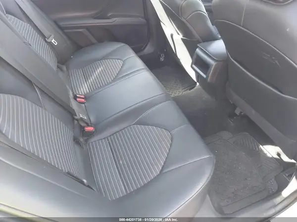 4T1G11AK4MU586262 2021 TOYOTA CAMRY - Image 8