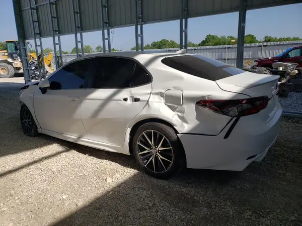 4T1G11AK4MU586536 2021 TOYOTA CAMRY - Image 2