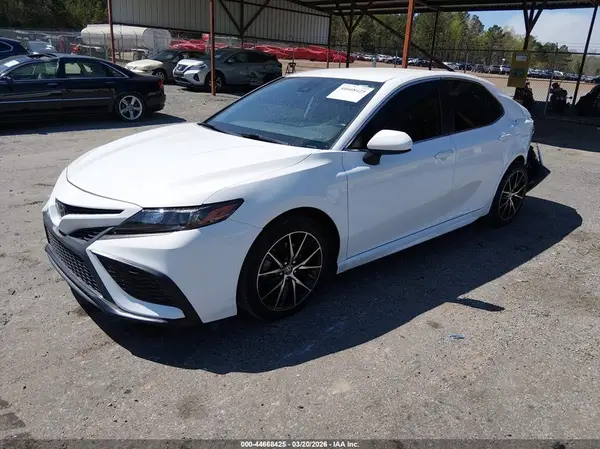 4T1G11AK4MU587850 2021 TOYOTA CAMRY - Image 2