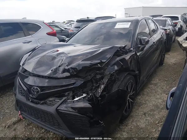 4T1G11AK4MU589758 2021 TOYOTA CAMRY - Image 2