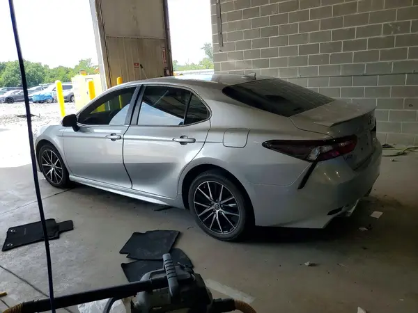 4T1G11AK4MU591087 2021 TOYOTA CAMRY - Image 2