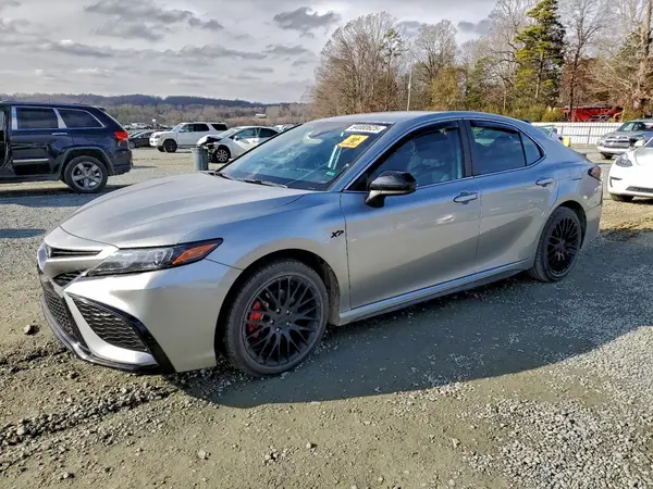 4T1G11AK4MU592806 2021 TOYOTA CAMRY - Image 1