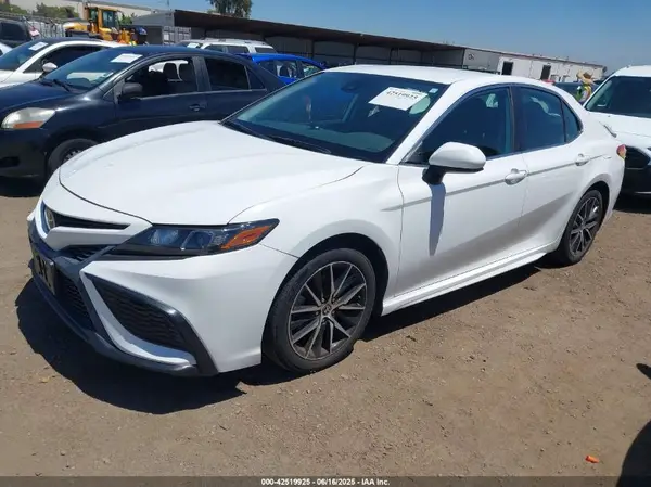 4T1G11AK4MU594264 2021 TOYOTA CAMRY - Image 2