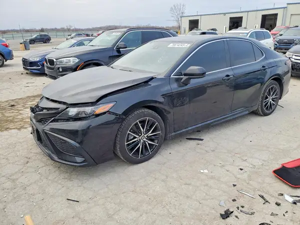 4T1G11AK4MU597682 2021 TOYOTA CAMRY - Image 1