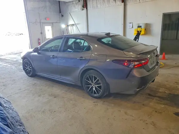 4T1G11AK4MU598587 2021 TOYOTA CAMRY - Image 2