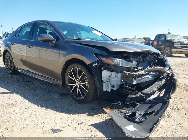 4T1G11AK4MU599691 2021 TOYOTA CAMRY - Image 1