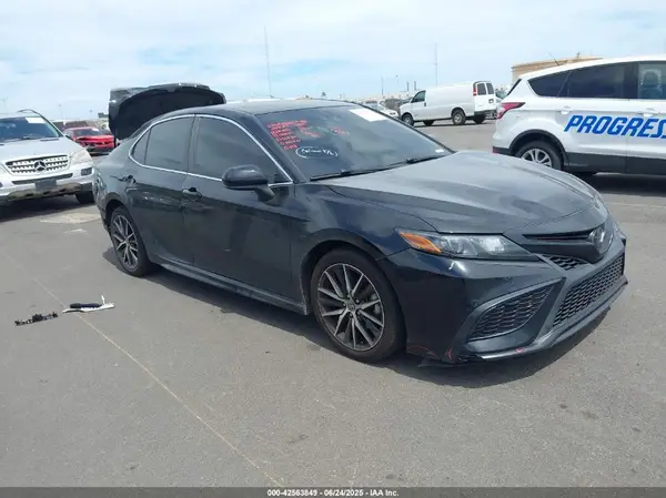 4T1G11AK4MU600418 2021 TOYOTA CAMRY - Image 1