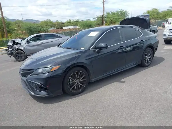 4T1G11AK4MU600418 2021 TOYOTA CAMRY - Image 2