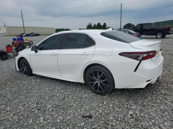 4T1G11AK4MU601262 2021 TOYOTA CAMRY - Image 2