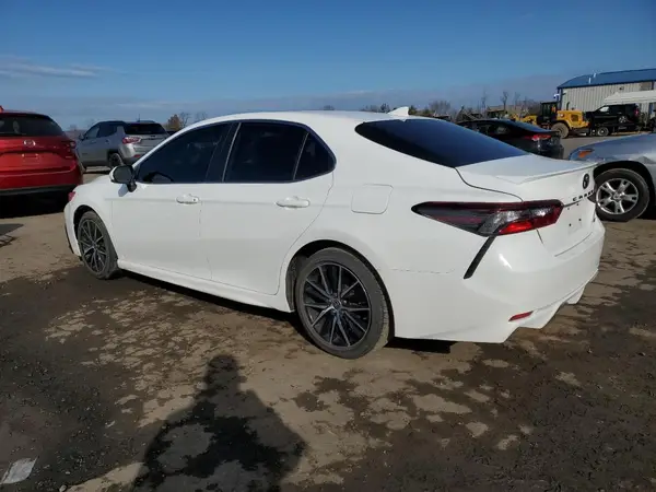 4T1G11AK4MU604100 2021 TOYOTA CAMRY - Image 2