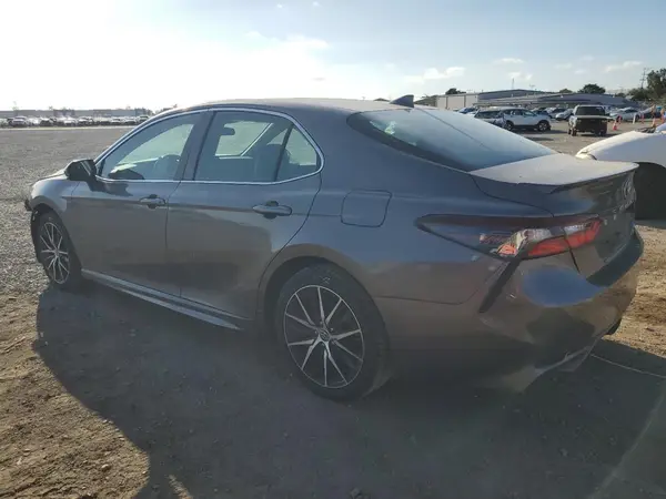 4T1G11AK4MU604811 2021 TOYOTA CAMRY - Image 2