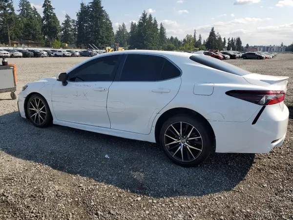 4T1G11AK4MU608339 2021 TOYOTA CAMRY - Image 2