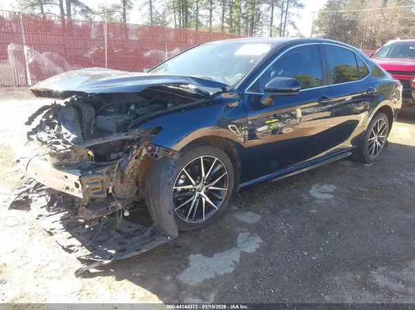4T1G11AK4MU610821 2021 TOYOTA CAMRY - Image 2