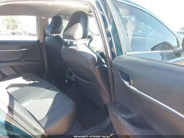 4T1G11AK4MU610821 2021 TOYOTA CAMRY - Image 8