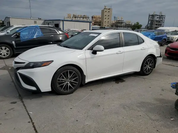 4T1G11AK4MU614903 2021 TOYOTA CAMRY - Image 1
