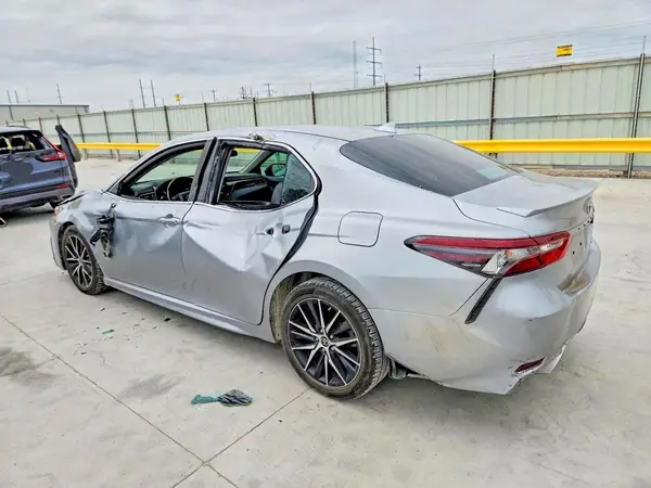 4T1G11AK4NU002671 2022 TOYOTA CAMRY - Image 2