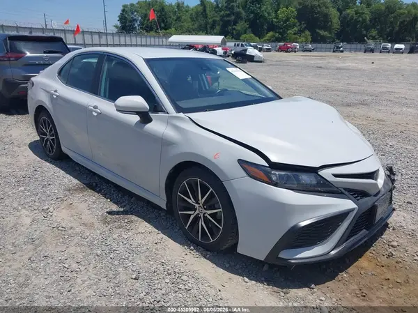 4T1G11AK4NU003657 2022 TOYOTA CAMRY - Image 1