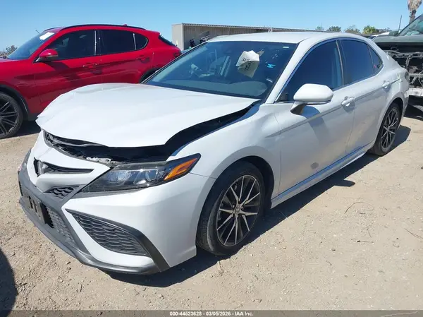 4T1G11AK4NU010298 2022 TOYOTA CAMRY - Image 2