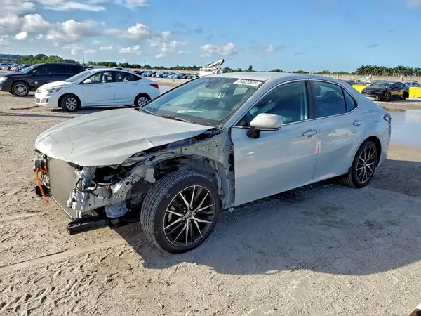 4T1G11AK4NU012326 2022 TOYOTA CAMRY - Image 1