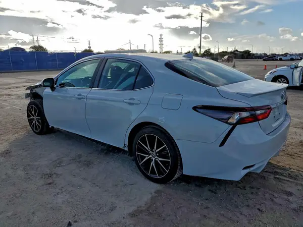 4T1G11AK4NU012326 2022 TOYOTA CAMRY - Image 2