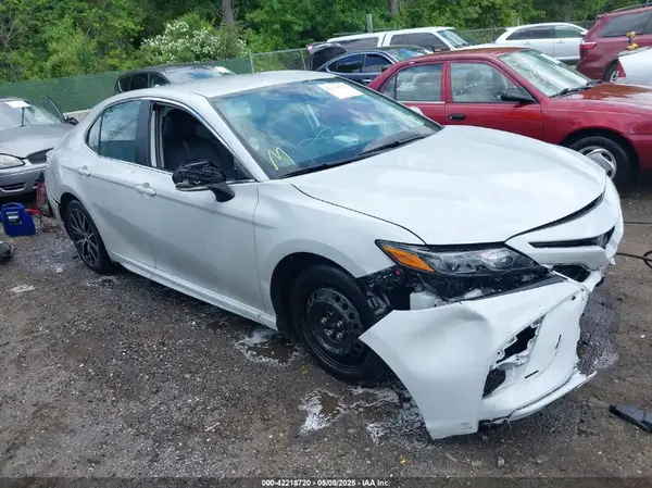 4T1G11AK4NU014335 2022 TOYOTA CAMRY - Image 1