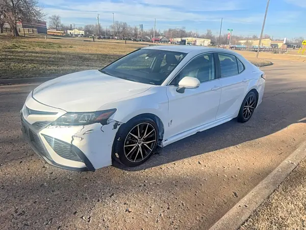 4T1G11AK4NU017638 2022 TOYOTA CAMRY - Image 2